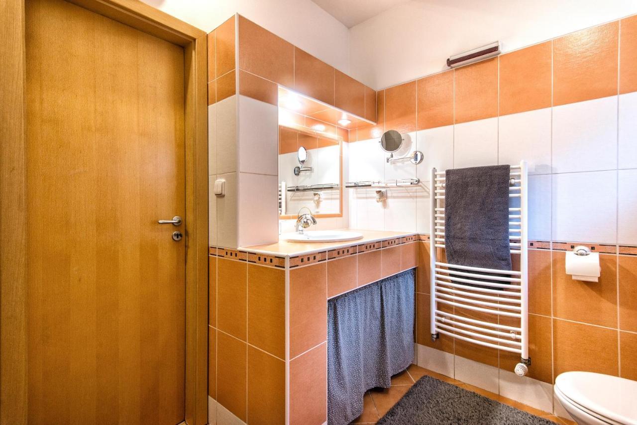Apartment Neratovice Luaran gambar