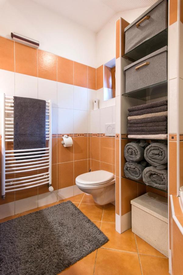 Apartment Neratovice Luaran gambar